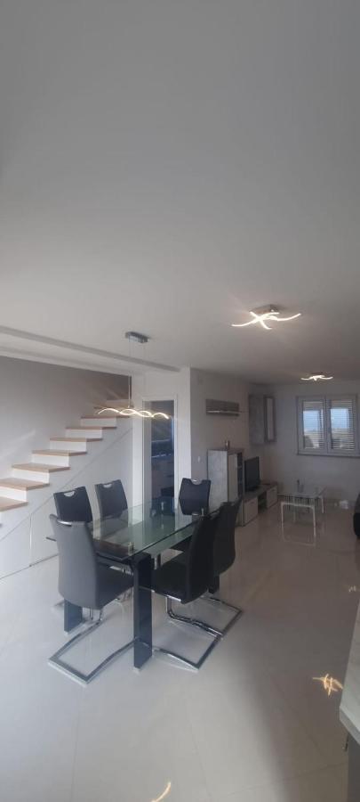Apartmani Lanterna Krk Town Luaran gambar